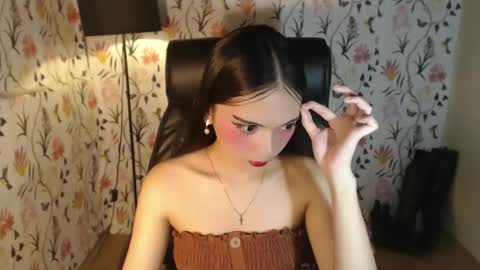 Snapshot of imyourlegalbaby chatting on February 4, 2025, 12:44 pm Aki online show from February 4, 2025, 12:44 pm