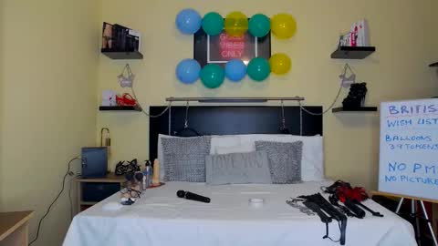 inannalove online show from September 25, 2025, 9:24 am