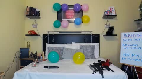 inannalove online show from November 1, 2025, 11:12 am