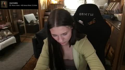 Snapshot of incognitoqueen chatting on May 24, 2026, 4:17 am Carter online show from May 24, 2026, 4:17 am