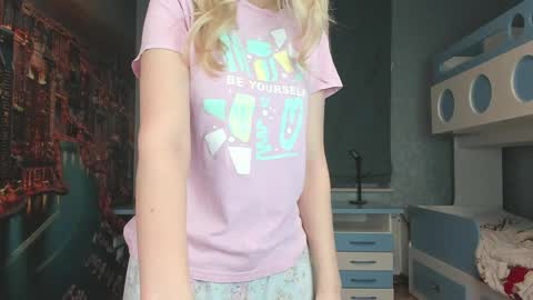 Masha online show from April 5, 2026, 7:55 pm