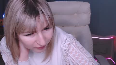 incredible_ariela online show from December 18, 2024, 1:56 pm