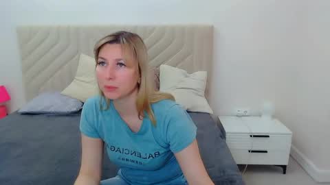 incredible_ariela online show from May 24, 2026, 12:10 pm
