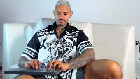 Snapshot of independent_project chatting on February 1, 2026, 7:23 pm Jacobo online show from February 1, 2026, 7:23 pm