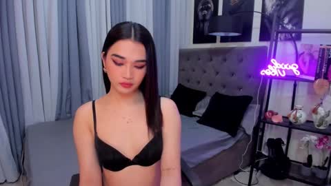 indestructabletrixie online show from December 4, 2024, 8:12 am