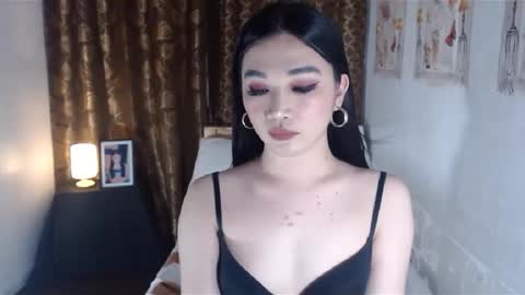 indestructabletrixie online show from January 7, 2025, 3:35 am