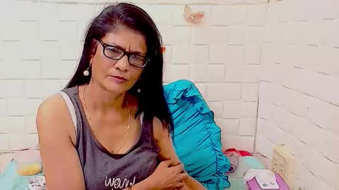 Snapshot of indianallure chatting on April 1, 2026, 1:41 pm Femiez online show from April 1, 2026, 1:41 pm