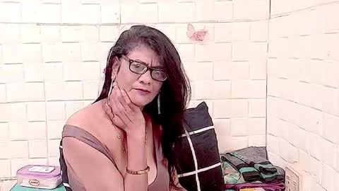 Snapshot of indianallure chatting on April 11, 2026, 7:45 am Femiez online show from April 11, 2026, 7:45 am