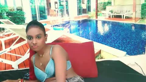 Snapshot of indianlovebug chatting on December 2, 2024, 4:42 am Leah online show from December 2, 2024, 4:42 am