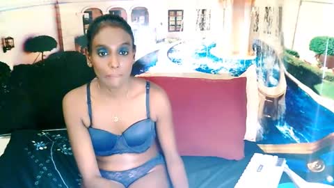 Snapshot of indianlovebug chatting on December 3, 2024, 11:55 am Leah online show from December 3, 2024, 11:55 am