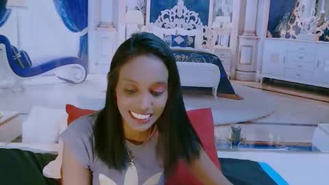 Snapshot of indianlovebug chatting on December 5, 2024, 5:04 am Leah online show from December 5, 2024, 5:04 am