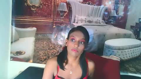 Snapshot of indianlovebug chatting on December 11, 2024, 5:43 am Leah online show from December 11, 2024, 5:43 am