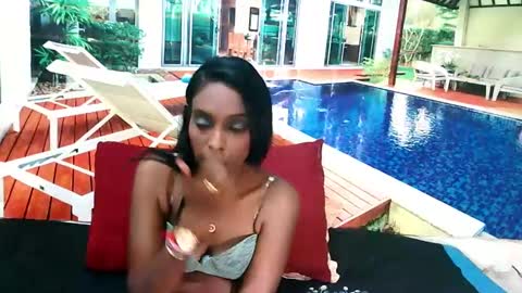 Snapshot of indianlovebug chatting on December 12, 2024, 6:21 pm Leah online show from December 12, 2024, 6:21 pm