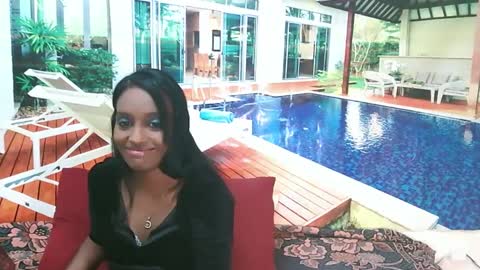 Snapshot of indianlovebug chatting on December 13, 2024, 5:32 pm Leah online show from December 13, 2024, 5:32 pm