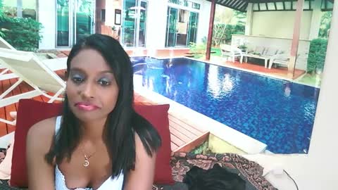Snapshot of indianlovebug chatting on December 13, 2024, 11:17 pm Leah online show from December 13, 2024, 11:17 pm