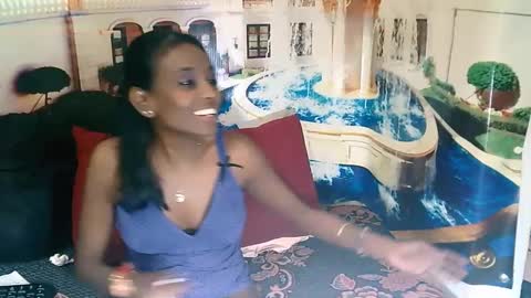 Snapshot of indianlovebug chatting on December 15, 2024, 1:02 am Leah online show from December 15, 2024, 1:02 am