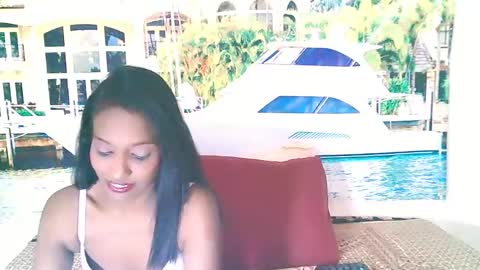 Snapshot of indianlovebug chatting on December 19, 2024, 5:18 am Leah online show from December 19, 2024, 5:18 am