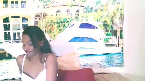 Snapshot of indianlovebug chatting on December 19, 2024, 11:50 am Leah online show from December 19, 2024, 11:50 am
