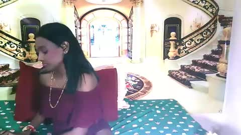 Snapshot of indianlovebug chatting on December 27, 2024, 7:03 pm Leah online show from December 27, 2024, 7:03 pm