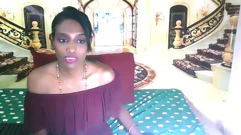 Snapshot of indianlovebug chatting on December 28, 2024, 1:29 am Leah online show from December 28, 2024, 1:29 am