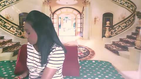 Snapshot of indianlovebug chatting on December 28, 2024, 5:14 pm Leah online show from December 28, 2024, 5:14 pm