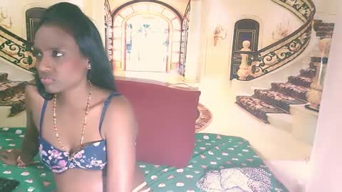 Snapshot of indianlovebug chatting on December 29, 2024, 2:38 am Leah online show from December 29, 2024, 2:38 am