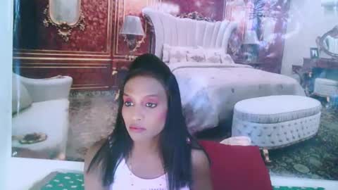 Snapshot of indianlovebug chatting on December 29, 2024, 5:44 pm Leah online show from December 29, 2024, 5:44 pm