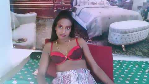 Snapshot of indianlovebug chatting on December 29, 2024, 8:48 pm Leah online show from December 29, 2024, 8:48 pm