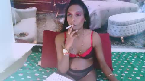 Snapshot of indianlovebug chatting on December 29, 2024, 11:50 pm Leah online show from December 29, 2024, 11:50 pm