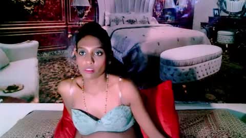 Snapshot of indianlovebug chatting on December 30, 2024, 12:09 pm Leah online show from December 30, 2024, 12:09 pm