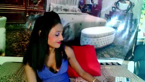 Snapshot of indianlovebug chatting on January 10, 2025, 6:28 pm Leah online show from January 10, 2025, 6:28 pm