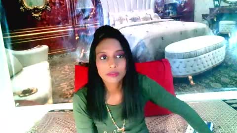 Snapshot of indianlovebug chatting on January 13, 2025, 5:23 am Leah online show from January 13, 2025, 5:23 am