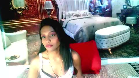 Snapshot of indianlovebug chatting on January 13, 2025, 8:37 am Leah online show from January 13, 2025, 8:37 am