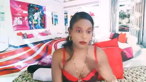 Snapshot of indianlovebug chatting on September 15, 2025, 6:19 pm Leah online show from September 15, 2025, 6:19 pm