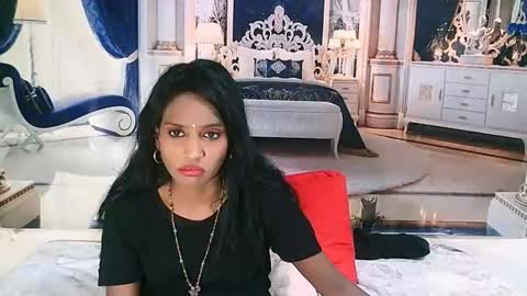 Snapshot of indianlovebug chatting on September 19, 2025, 5:35 pm Leah online show from September 19, 2025, 5:35 pm