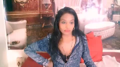 Snapshot of indianlovebug chatting on September 27, 2025, 7:19 pm Leah online show from September 27, 2025, 7:19 pm