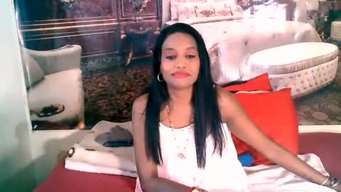 Snapshot of indianlovebug chatting on October 1, 2025, 5:46 am Leah online show from October 1, 2025, 5:46 am