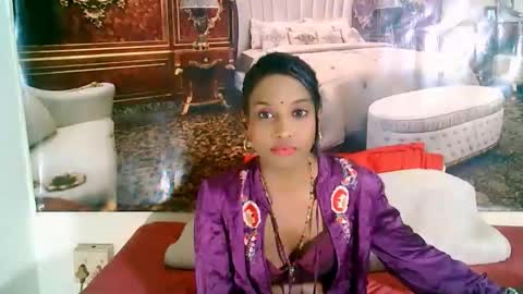 Snapshot of indianlovebug chatting on October 8, 2025, 6:05 pm Leah online show from October 8, 2025, 6:05 pm