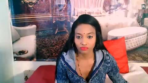Snapshot of indianlovebug chatting on October 13, 2025, 6:46 am Leah online show from October 13, 2025, 6:46 am