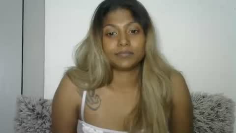 indianqtpie6 online show from September 24, 2025, 6:11 pm