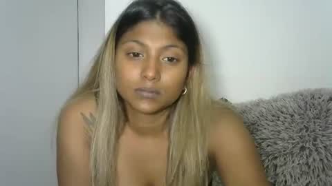 indianqtpie6 online show from October 17, 2025, 6:43 pm