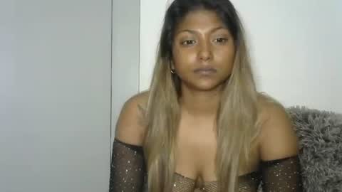 indianqtpie6 online show from October 27, 2025, 5:44 am