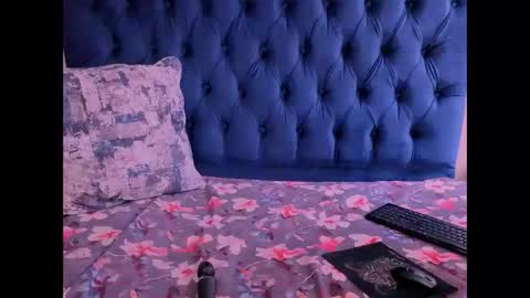 indiansapphirex online show from November 27, 2025, 5:31 am