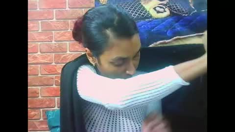 indiansexybutt4u2luv online show from June 24, 2026, 5:39 am
