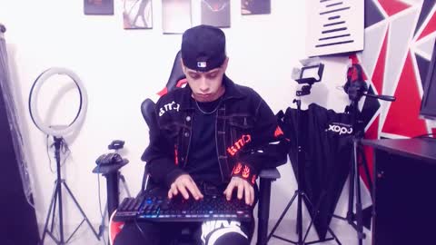 Snapshot of indomitablebeast chatting on November 12, 2025, 5:30 am matias online show from November 12, 2025, 5:30 am