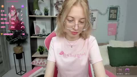 Mia online show from December 17, 2025, 1:39 pm