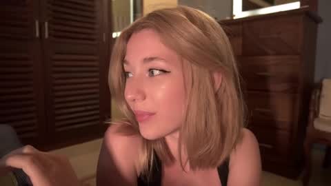 Snapshot of infinitysoul_ chatting on March 4, 2025, 5:03 pm Alexa..  Inst     Fansly infinitysoul  online show from March 4, 2025, 5:03 pm