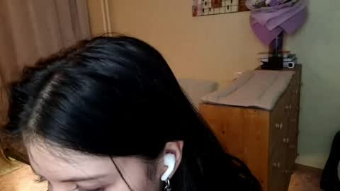 Mia online show from April 11, 2026, 1:48 pm