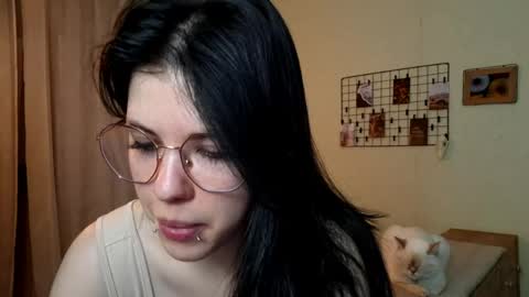 Mia online show from April 15, 2026, 1:40 pm