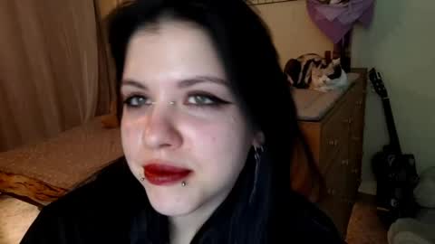 Mia online show from April 19, 2026, 2:27 pm